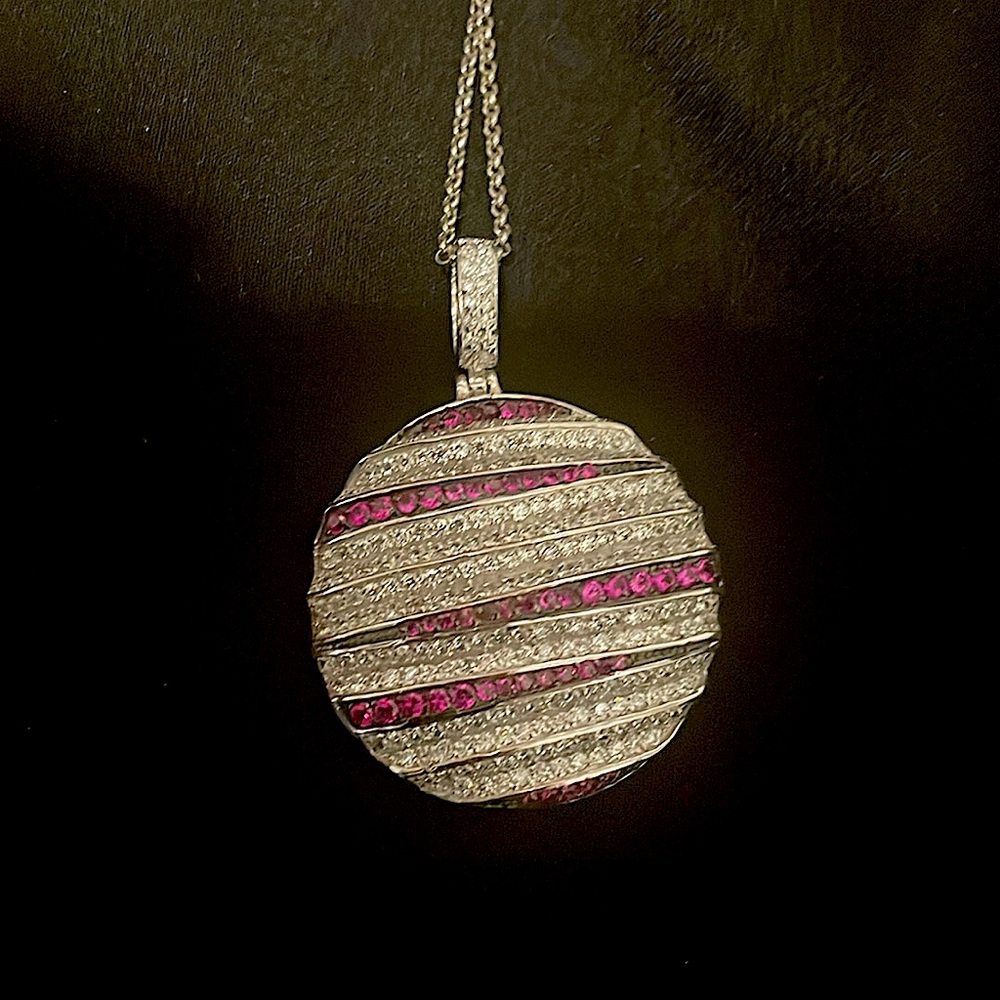 Selling pendant